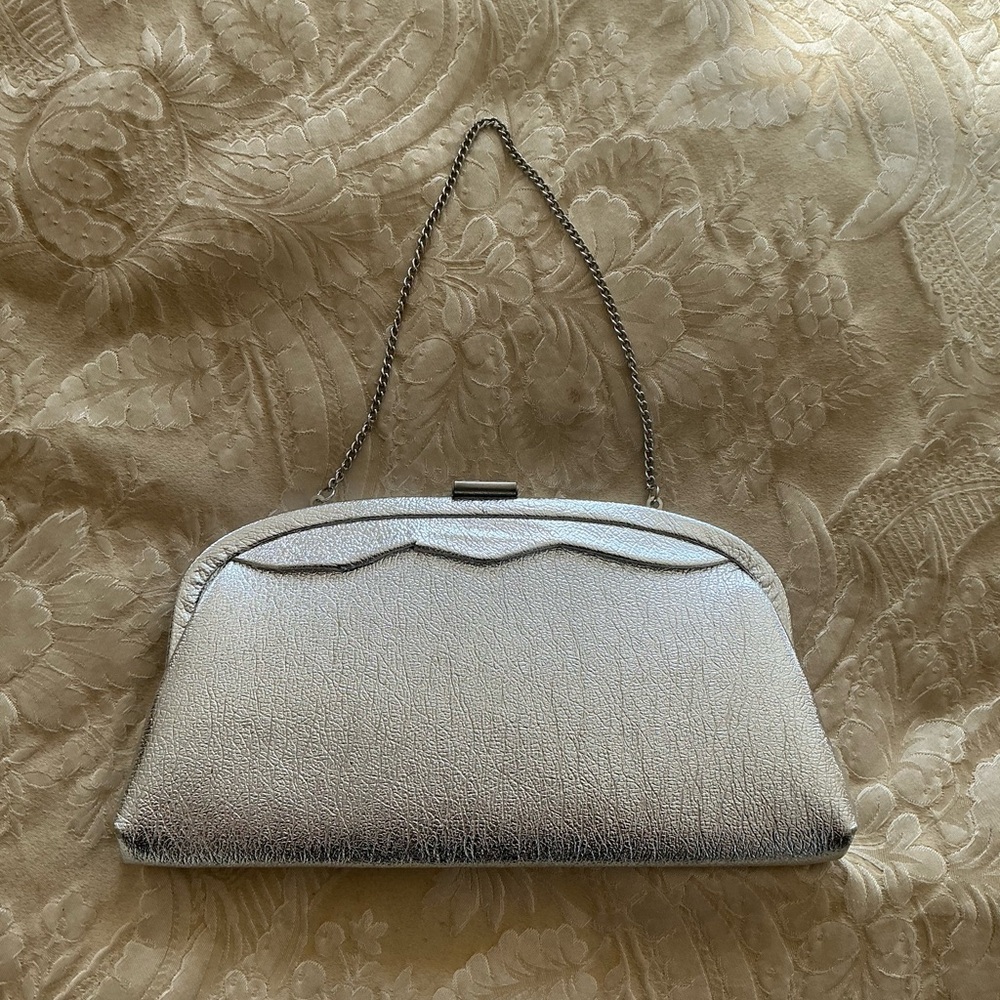 Elegant Vintage Ladies Silver Metallic Clutch Bag